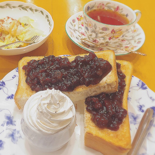 これぞ名古屋のモーニング。一度は食べてみたい小倉トーストが絶品のカフェの画像