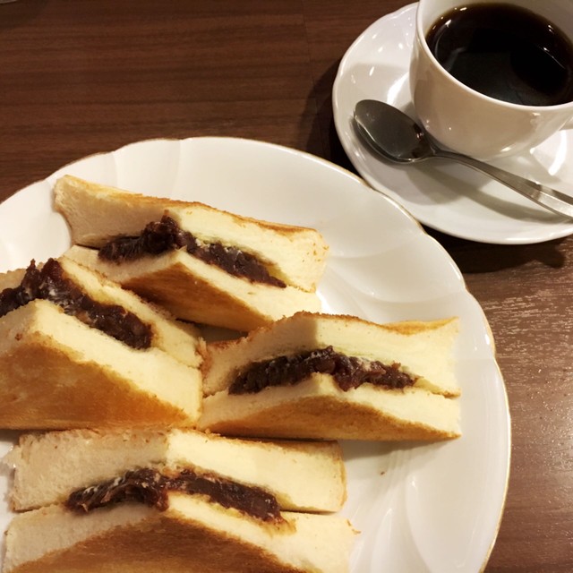 これぞ名古屋のモーニング。一度は食べてみたい小倉トーストが絶品のカフェの画像